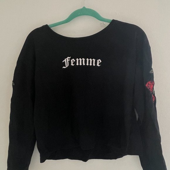 🌸 Women's Long Sleeve Black Crop Top with Rose Print Design. - Picture 2 of 3